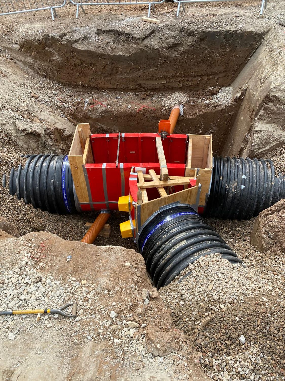 Twin wall pipes connected at a chamber base