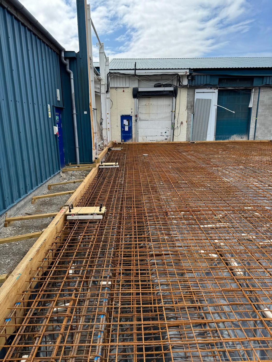 Raft reinforcement running alongside an existing unit